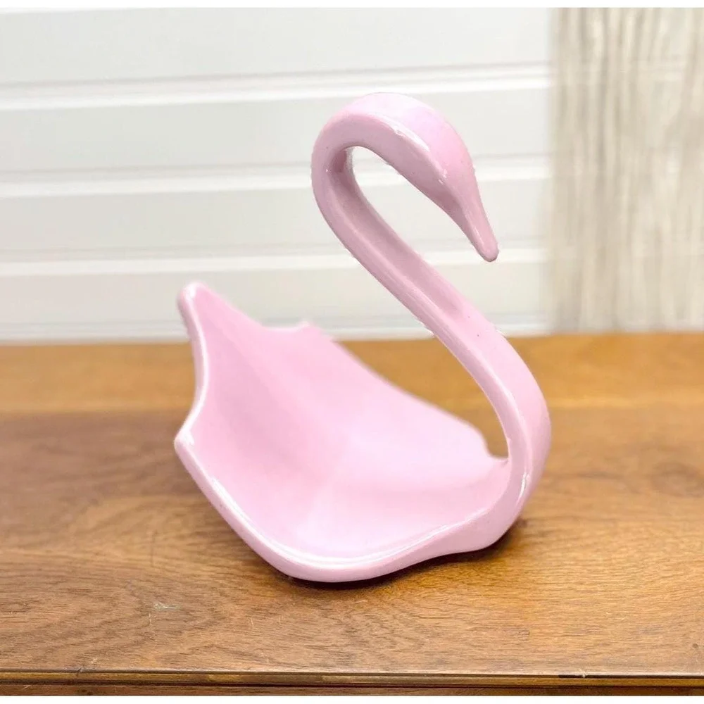 Vintage Pink Ceramic Swan: Towel, Trinket, or‎ Soap Dish